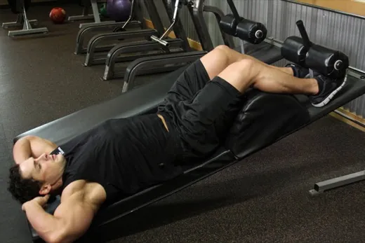 Decline Sit-up demonstration