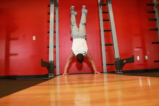 Handstand Push-ups demonstration