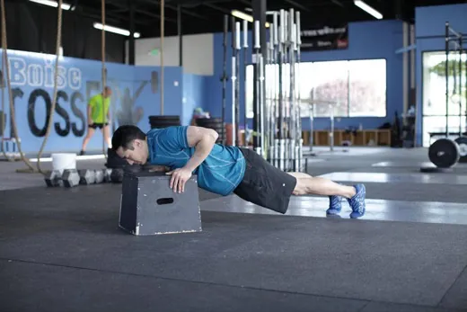 Incline Push-ups demonstration