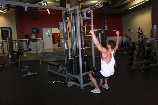 Lat Pulldown demonstration