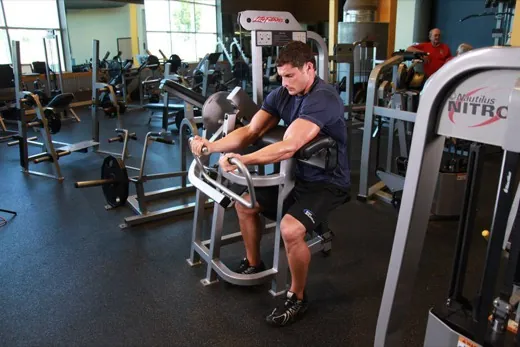 Machine Preacher Curl demonstration